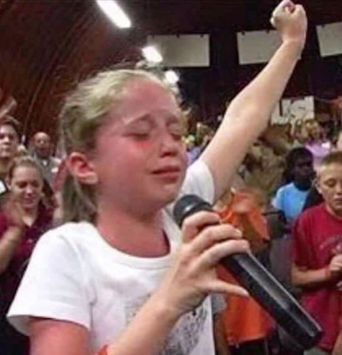 lovessswt's tweet photo. HONEYMOON AVENUE BEING SUNG IN 2026. https://t.co/NOVcrZ9MA1