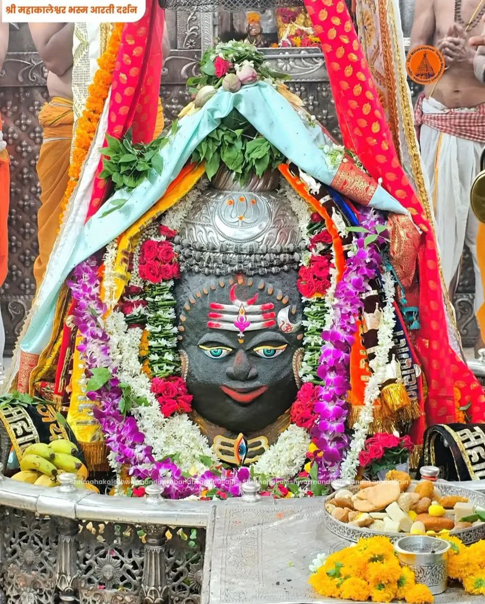 VimalPandey91's tweet photo. 🙏🌹जय श्री #महाकाल 🌹🙏
श्री #महाकालेश्वर_ज्योतिर्लिंग का आज का भस्मआरती श्रृंगार पावन दिव्य दर्शन

🔱  07 जून ,   दिन-    रविवार 🔱🚩

#mahakal #mahadev #omnamahshivaya #krishna #harharmahadev #Ram  #हर_हर_महादेव    💐💐 https://t.co/5F8IEbShCt