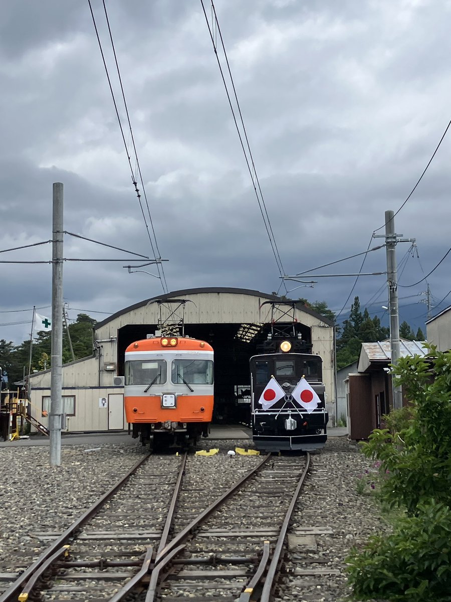 localtetsu's tweet photo. 6/7開催
アルピコ交通 上高地線 ED30形機関車 生誕100周年記念！ED301お召し仕様撮影会

ツアーにご参加いただきました皆様ありがとうございました♪

#アルピコ交通 #上高地線 #ED30形 #ED301 #3000形 #電気機関車 #100周年 https://t.co/CMq1DNrb8J