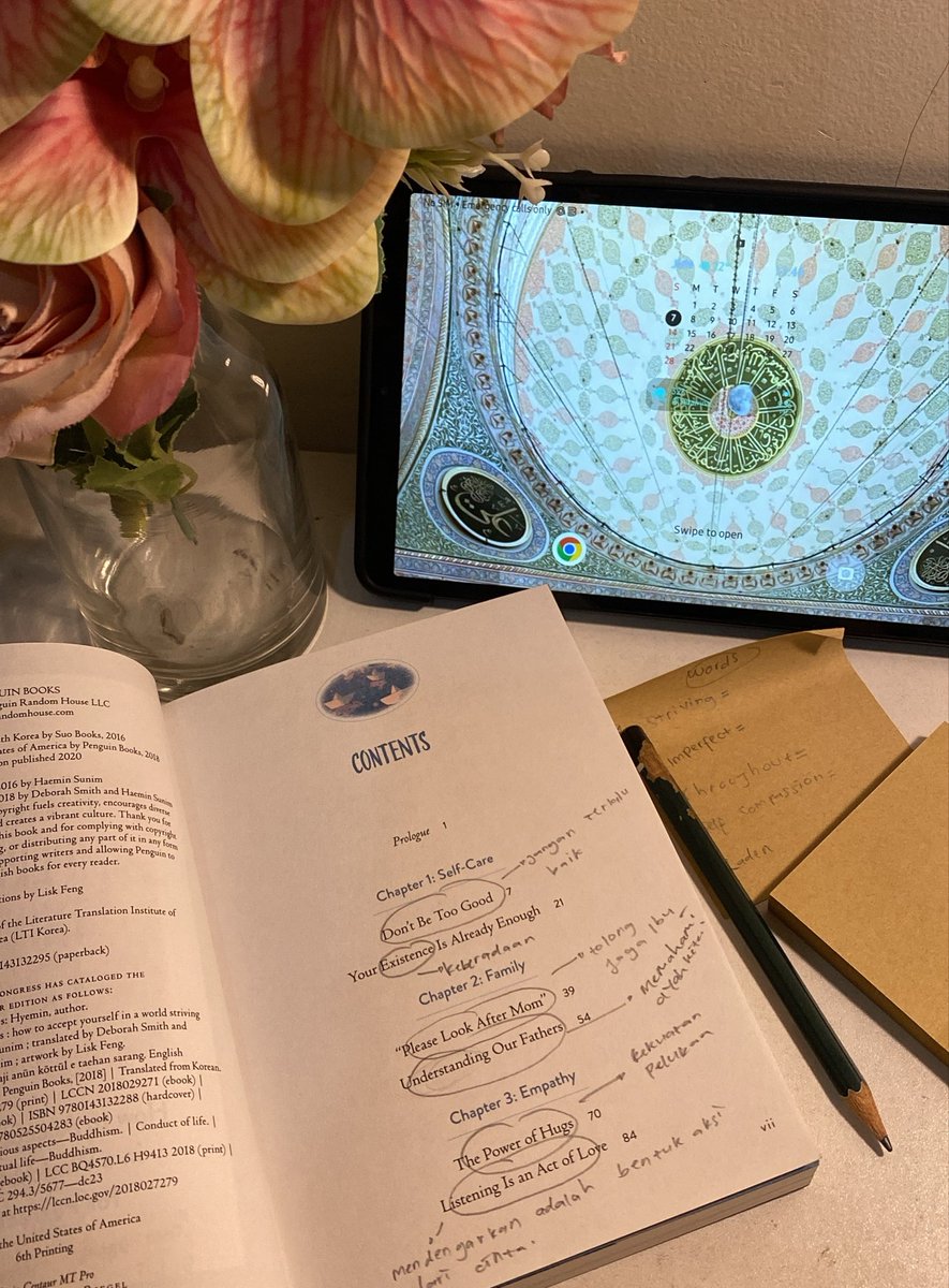 caca__campernik's tweet photo. haii.. aku lagi belajar bahasa inggris perbanyak vocab dan ini pertama kali banget aku baca buku bahasa inggris, banyak banget kata dan kalimat yang asing. biasanya kalo kalian satu per satu diterjamahin kah? atau baca dulu keseluruhan kalimat atau gimana yaa adakah tips nya? 🫠 https://t.co/8QfULZBny2