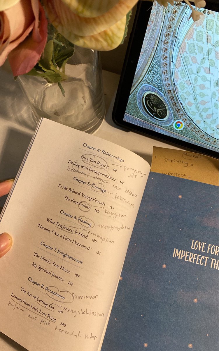caca__campernik's tweet photo. haii.. aku lagi belajar bahasa inggris perbanyak vocab dan ini pertama kali banget aku baca buku bahasa inggris, banyak banget kata dan kalimat yang asing. biasanya kalo kalian satu per satu diterjamahin kah? atau baca dulu keseluruhan kalimat atau gimana yaa adakah tips nya? 🫠 https://t.co/8QfULZBny2