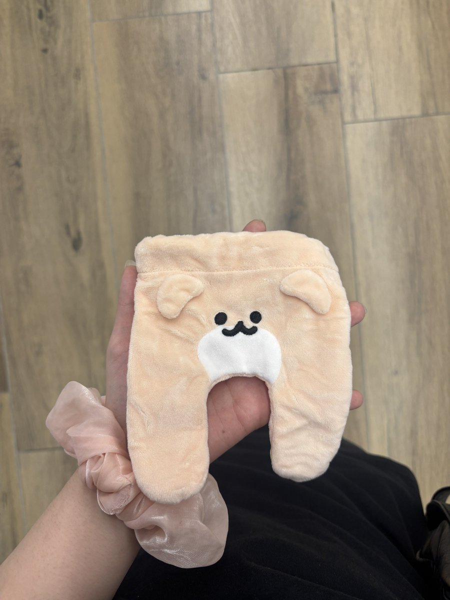 hqzzn_'s tweet photo. メイクポーチ新調したいなって思ったらこれ。
おまえは私にどう使われたいの😭 https://t.co/FL0hXSPYbt