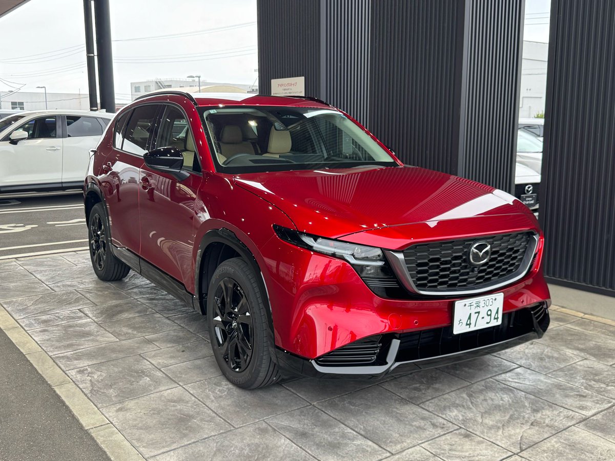 SkratchyKoo's tweet photo. 千葉マツダ新港店。CX-5見に来たよ。売られそうになってるよ。 https://t.co/QnZfY7otkQ