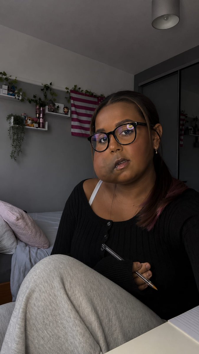 DevonLewis67's tweet photo. Mouth cancer has taken away so much from my life, but I am still fighting every day. 
The treatments are difficult, and the road ahead is uncertain.
Please support or share my story to help me keep going. 🙏💜
https://t.co/Vvp1eD83lx https://t.co/D1ieHuzbtZ