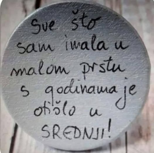 sapatsvemira's tweet photo. Nije Lao Ce. ali kao da je😂 https://t.co/imiNIU7d7O