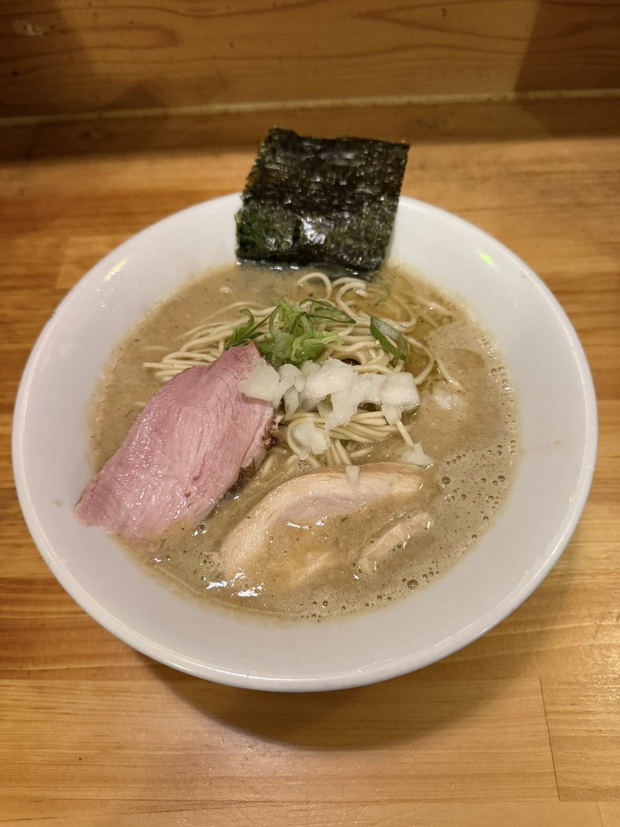 nao__919's tweet photo. 煮干そば平八🍜横須賀中央

サバ匠そば（味噌）
港のだし玉ハーフ
瓶ビール

先週に引き続きまして横須賀へ♪♪
移転前の現店舗に食べ来れるのは今日で最後かな🍜✨
先週と同じメニューを今回は味噌で🐟
濃厚なサバスープに味噌が合ってめちゃウマ🤤
港のだし玉も最&amp;高👍
新店舗も楽しみにしてま〜す😆 https://t.co/CWShcO9b5M