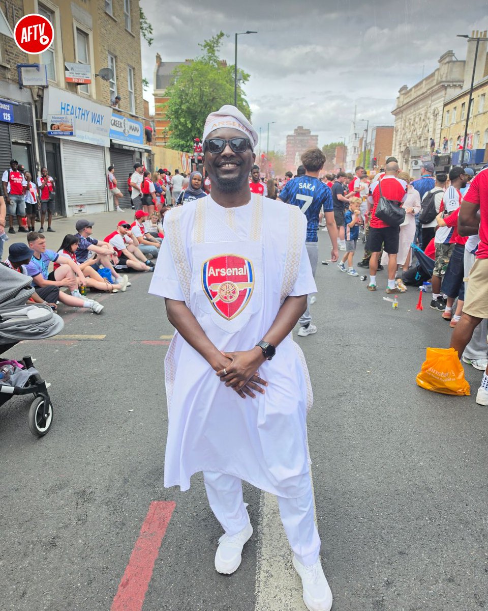 AFTVMedia's tweet photo. Everyone, everywhere, completely united under one badge. 🔴✊ 

North London is red, and the Arsenal family is on top of the world! 👑🦁 

@StephanyParedes
@TundeA
@AdepitanSamsonAdedayo
@LucyBaxter https://t.co/fyIM7D6Arq