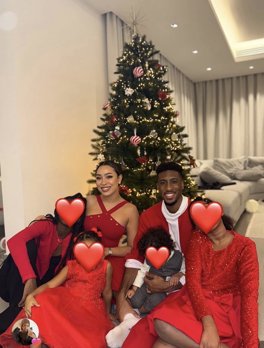 Justine07354371's tweet photo. @Dan956Anastacia Prend en de la graine #sampeyton  ils ont tous eux des ex baby mama mais elle ne sont pas comme toi faut savoir tourner la page et martial n’est pas une exception je lui souhaite d’avoir encore bcp d’enfants comme kingsley qui attend son 4 ème enfant de sa troisième baby mama https://t.co/os7T6ZNfb6