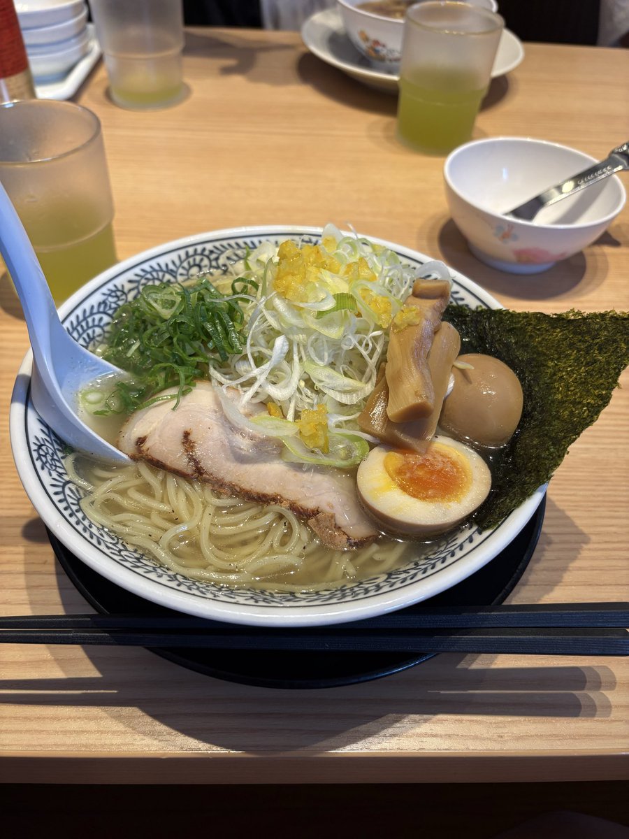 nihiltencho's tweet photo. お久しぶりの丸源ラーメン🍜

今回は、柚子ネギ塩ラーメン🍜を啜らせて頂きました🙏✨✨

美味でした〜😋❤️✨
#丸源ラーメン🍜
#柚木ネギ塩ラーメン🍜 https://t.co/doePgdkQAd