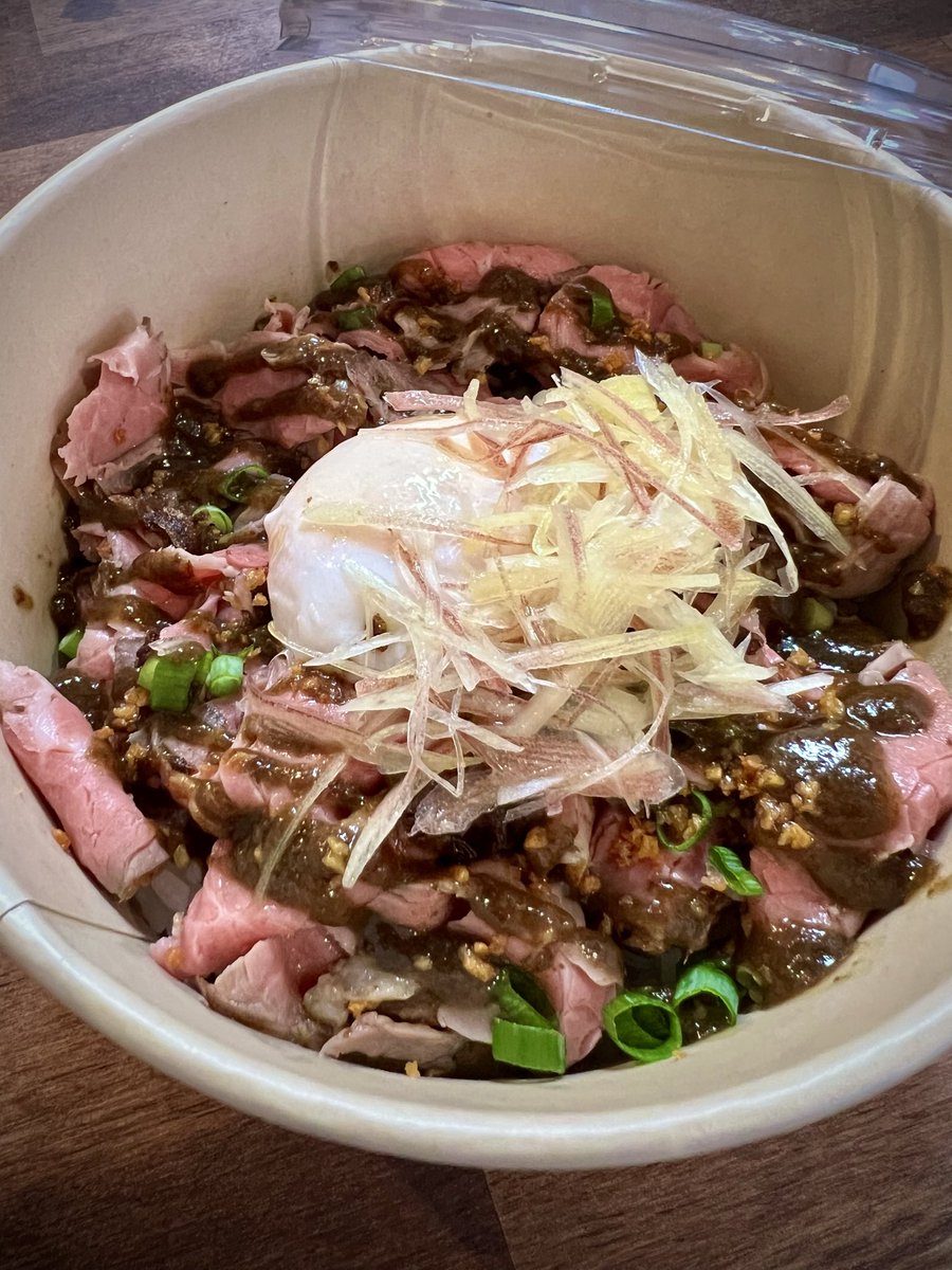 THEBRICK_misato's tweet photo. ご要望の多かったローストビーフ丼のテイクアウトの提供を開始いたします✨
夜も可能ですので、お申し付け下さい🙇 https://t.co/VehWXEISDN