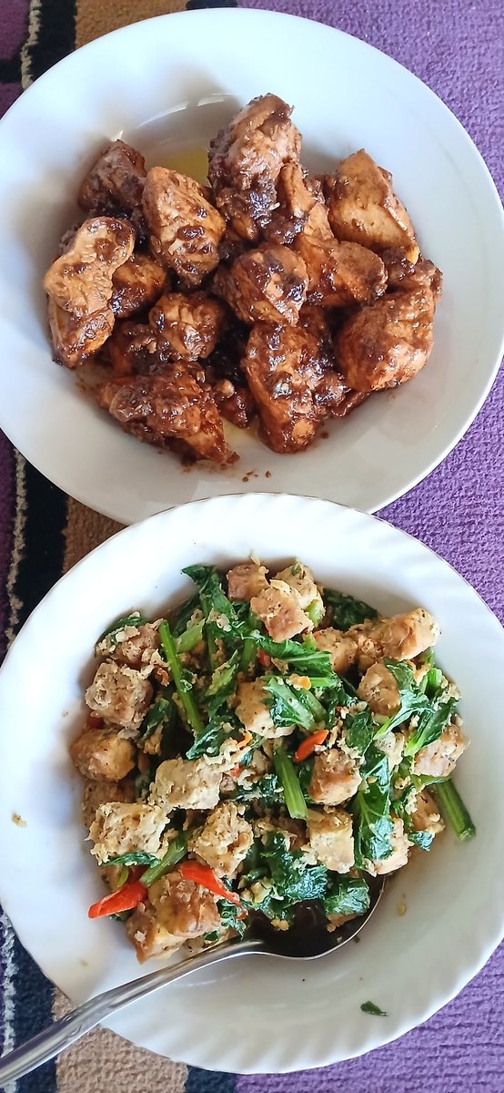 hambaProtein's tweet photo. Pria tua yang apa2 biasa dilayani ini sudah bisa masak sendiri 😭
250gr ayam kecap + 100gr tumis tempe sawi
Protein total sekitar 80-85gr https://t.co/0W2OvPkUiq