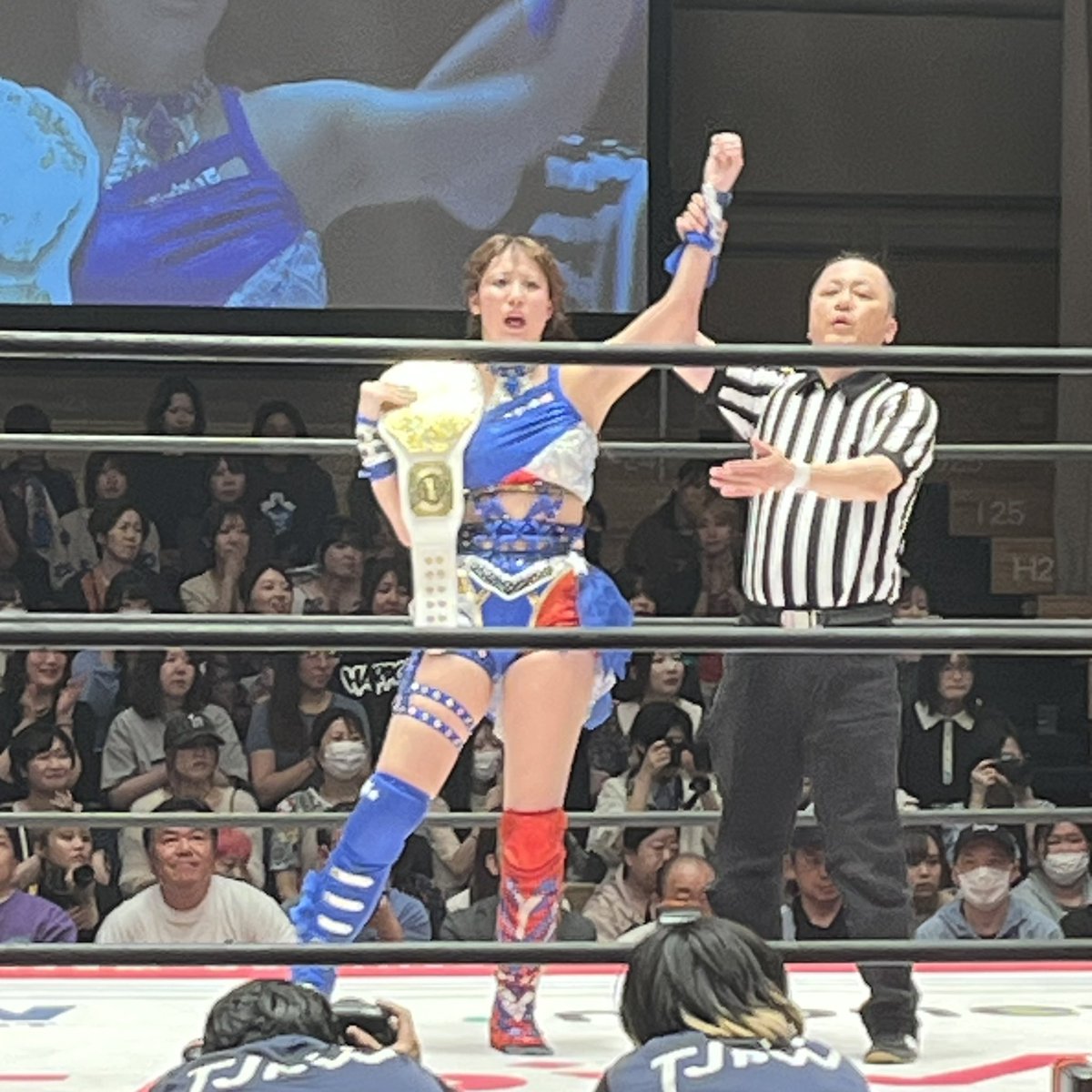 icchi618's tweet photo. プリンセスオブプリンセス王者・ #荒井優希   選手、3度目の防衛に成功！
#tjpw https://t.co/zhnwItEWz7