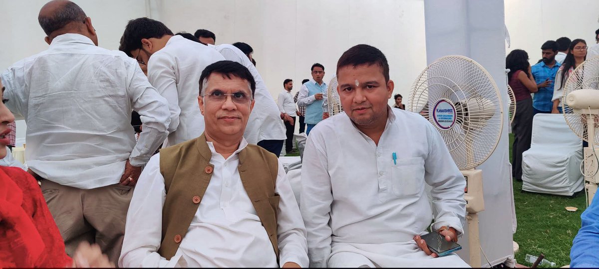 TyagiINC's tweet photo. कांग्रेस से राज्यसभा के लिए नॉमिनेशन करने पर बधाई हो पवन खेड़ा भाईसाहब आपको। 
#Congress #RahulGandhi #PriyankaGandhi #pawankheda #PawanKhera https://t.co/BFzCJExKWZ