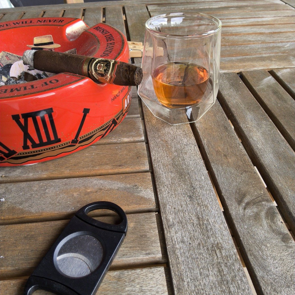 FJ4Lo's tweet photo. Good Saturday Fuente smoke and some Henry McKenna https://t.co/nYp6H8SASm