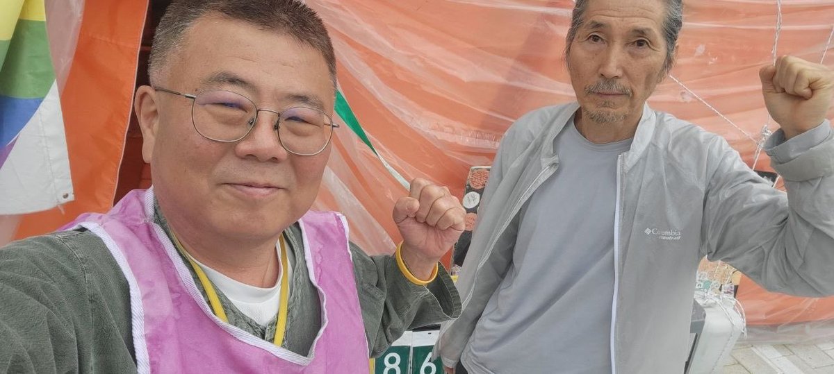 aschooljustice's tweet photo. 2026년_6월_07일
#천막농성_390일 + 신청사 65일 + 고진수 동지 구속  54일
#부당전보철회투쟁_868일
#부당해고무효! #형사고발취하! #원직복직투쟁
#학내성폭력사안근본해결! #공익제보자인정! 
#폭력연행_교육청_규탄!

이제  교육감 선거가  끝났으니  교육청이 부당해임을 취소하고  A학교로 돌아갈 일만  남았습니다.

오렌지색 농성천막은 최인섭 동지가  밤새  지킴이로  고생해 주셨습니다.

오늘도  힘내서 화이팅합니다.  투쟁 !! 

🔥고진수 동지를 즉각 석방하라! 
택시발전법 개악 규탄한다! 고진수, 고영기 동지 힘내시기 바랍니다!🔥