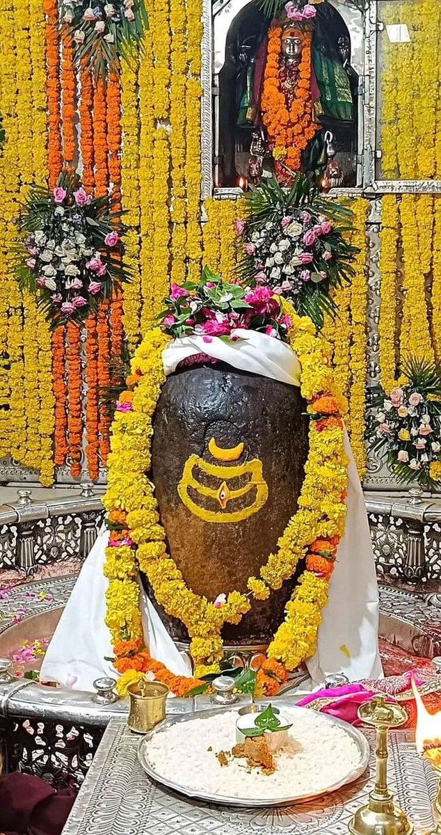 raani_purohit's tweet photo. पवित्र मलमास के महीने में दूल्हे के समान साए हैं महाकालेश्वर ज्योतिर्लिंग भोग श्रृंगार अद्भुत दर्शन https://t.co/jUhGqRnQpk