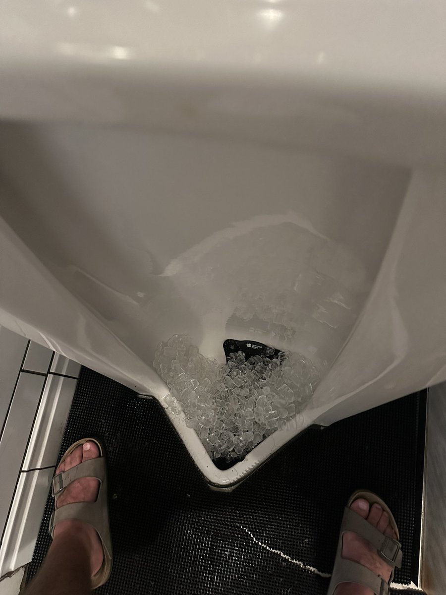 somewhiteguy_69's tweet photo. Ice in the pisser, dinner on pop’s card, think I should go out? @heatdaddy69420  @J_Swish24 https://t.co/4YpPezdoa0