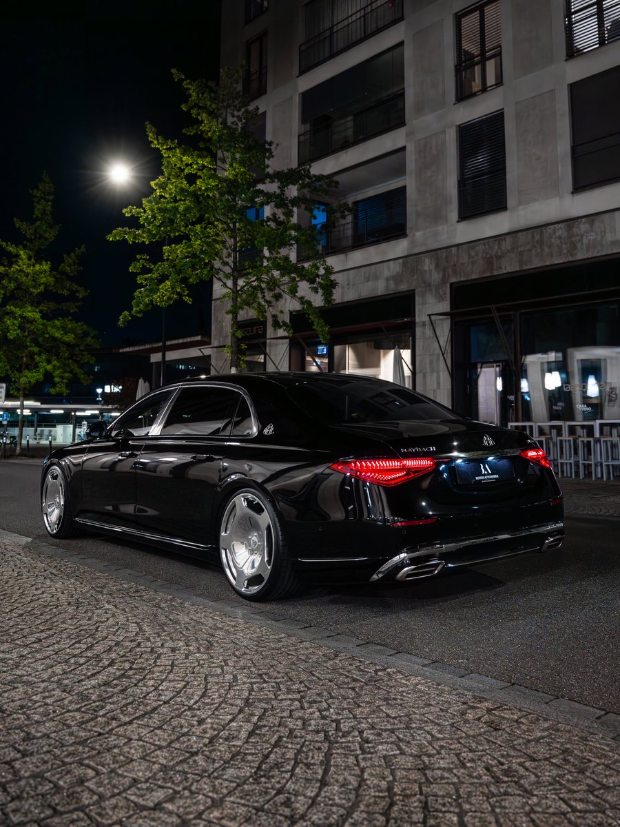autochat360's tweet photo. A Maybach is already special...
Then the wheels show up. 😮‍🔥 https://t.co/zgJuwegDp9