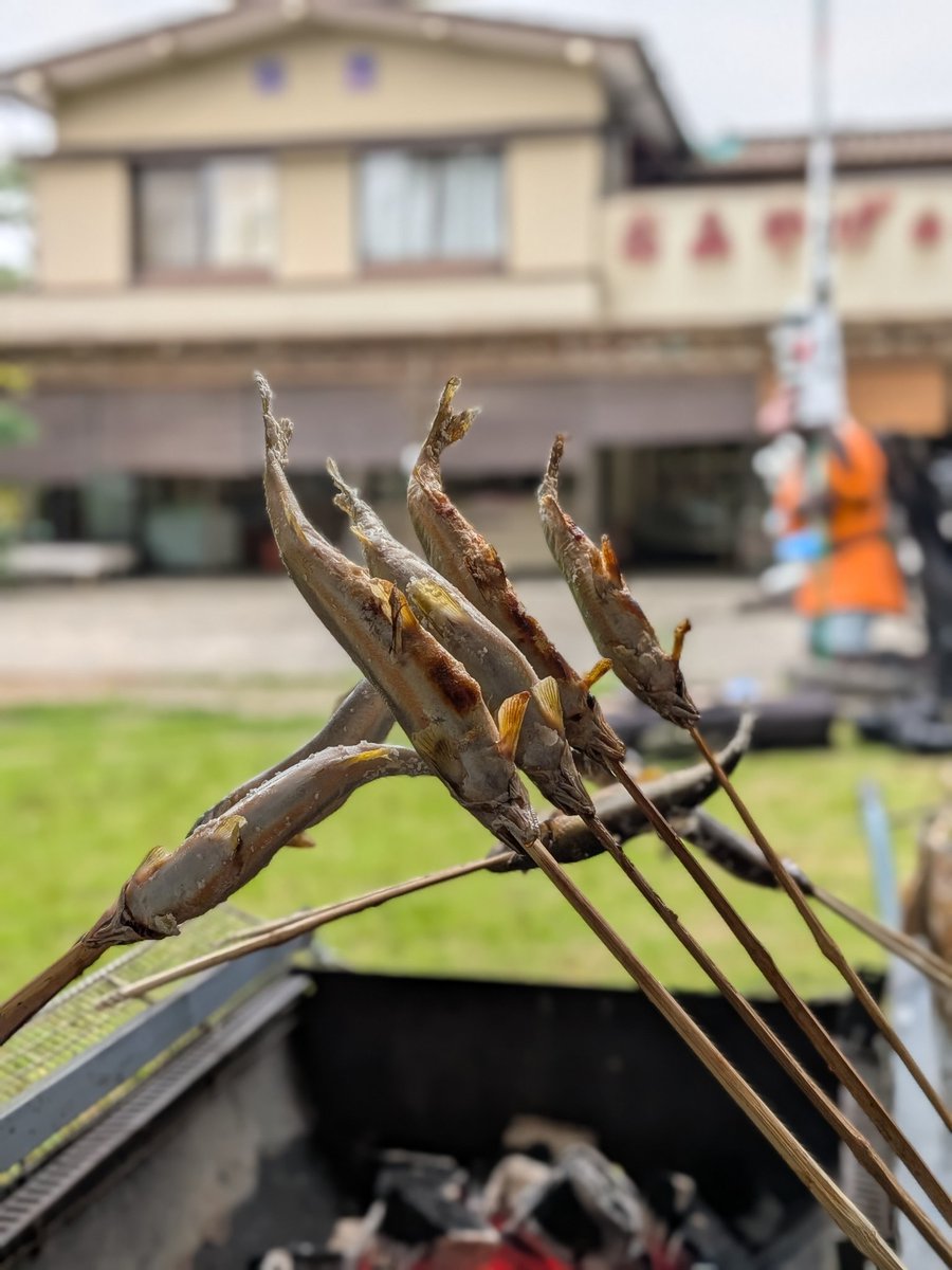 wanmaru's tweet photo. おはよーワン！
桃太郎公園あゆまつり本日開催
あゆの塩焼き、鬼退治ゲーム
ノスタルジックなイベントでござる https://t.co/c7xYEUrqr2