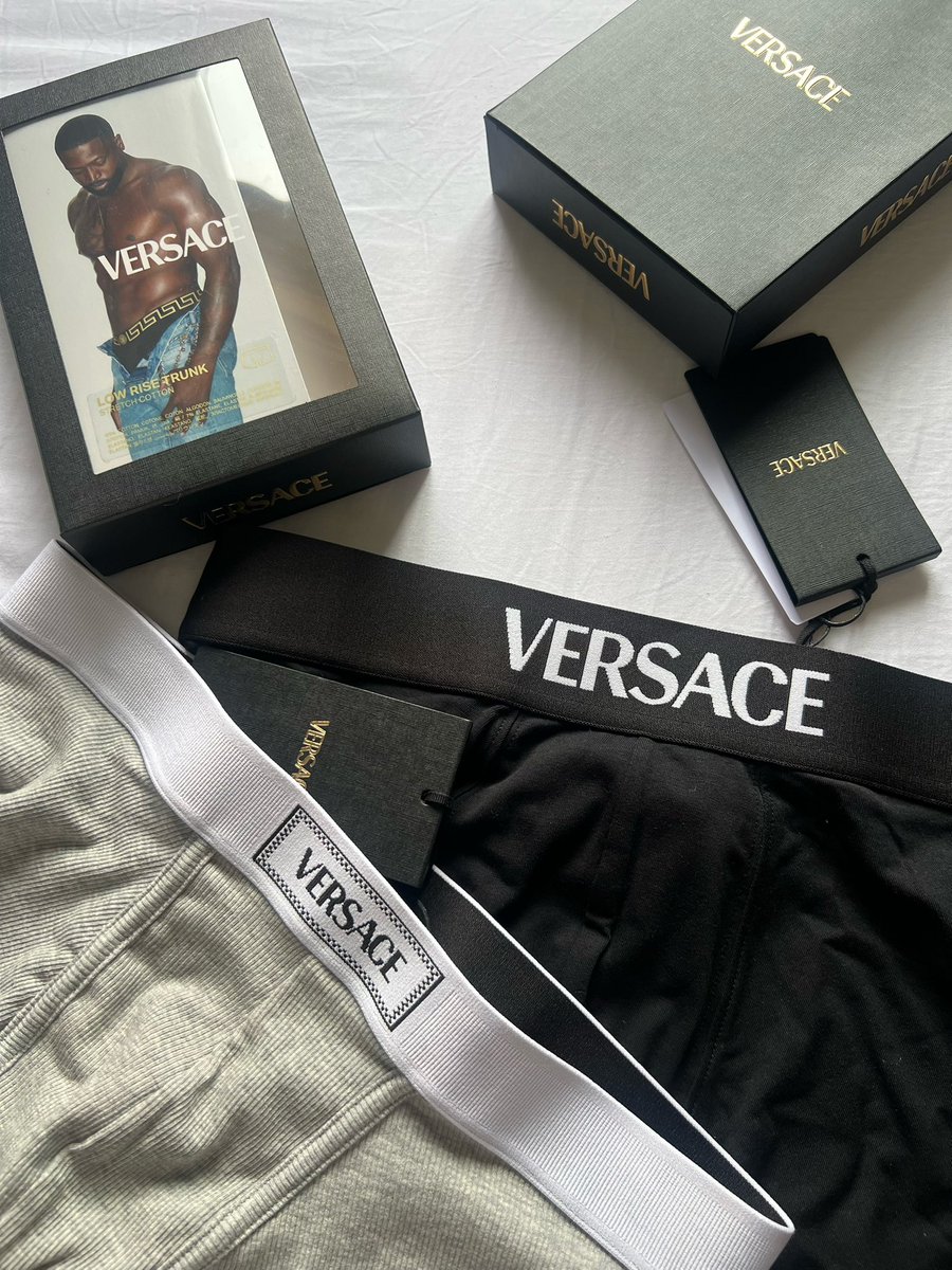 TT1_2TT's tweet photo. Versace😏一番小さいサイズ買ったのに、ウエストブカブカで滅。いつか太った時用に保管😔 https://t.co/xMzWlpzVfH