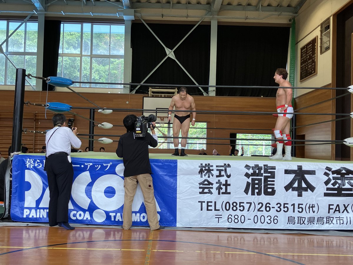 kotetsumiich45's tweet photo. 藤波辰爾＆LEONA vs HUB＆ガイナタイガー
「プロレスは楽しい！」と叫んだ藤波選手
笑顔

#MEIJIフェス https://t.co/atM2i5nZ6R
