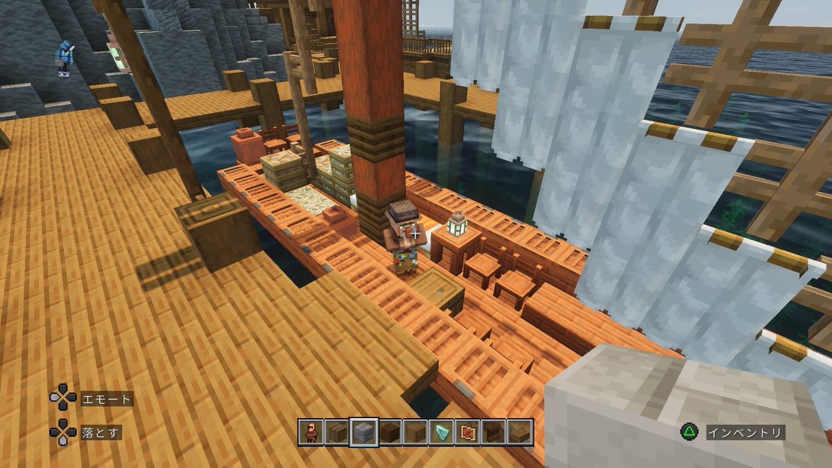 MeEyan0w0's tweet photo. 朝活マイクラ。
実はずっと以前から、自分のワールドでもマルチでも、誰もいない街がすごく違和感で………
今回から何か１つ作ったら村人をスポーンさせることにした。ここで生きてて欲しい。
これで「やぁ！調子はどうだい？」って声かけながら建築できる
#マイクラ　#Minecraft https://t.co/0ubEI01DBe