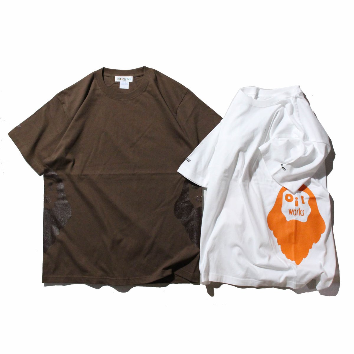donotfind's tweet photo. 【6/11受注締切｜6月下旬発送予定】
OILMARK SIDE T-SHIRTS 26
こちらは人気の高いOILMARKロゴを両脇に配置したサイドタイプ。存在感のあるデザインながら、バランスよくまとまった1着です。両袖にもOILWORKS（おいるわあくす）の文字がプリントされています。
https://t.co/YP0L8KoHVa https://t.co/LxcqybnWoT