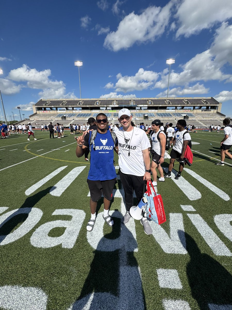 1donovanwoodard's tweet photo. Had a good time at the University at Buffalo Mega Camp. Thank you coach @ronwhitcomb for the invite. Can’t wait to be back!!!
@Pete_Lembo 
@Coach_Graves_ 
@AlexGarwig 
@CanisiusHSFB https://t.co/NSZY4yLpnz