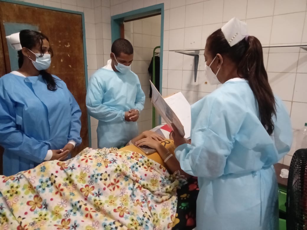 CubacooperaveG's tweet photo. La brigada médica cubana pone paciencia para para construir vidas , Centro de diagnóstico integral Dr José Gregorio Hernández #CubaPorLaVida https://t.co/6eRT1UmtGK