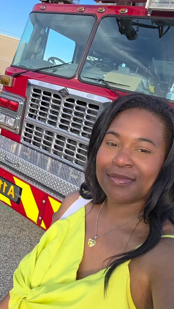 TheRealPrincy's tweet photo. The little things put into bigger perspective. 🙏🏽
Princy 👩🏾🚒
#firsttimeforeverything #firetrucks
#momsofinstagram #Princy #firstresponders https://t.co/zLgpAK70L1 https://t.co/DHK9m2ROKJ
