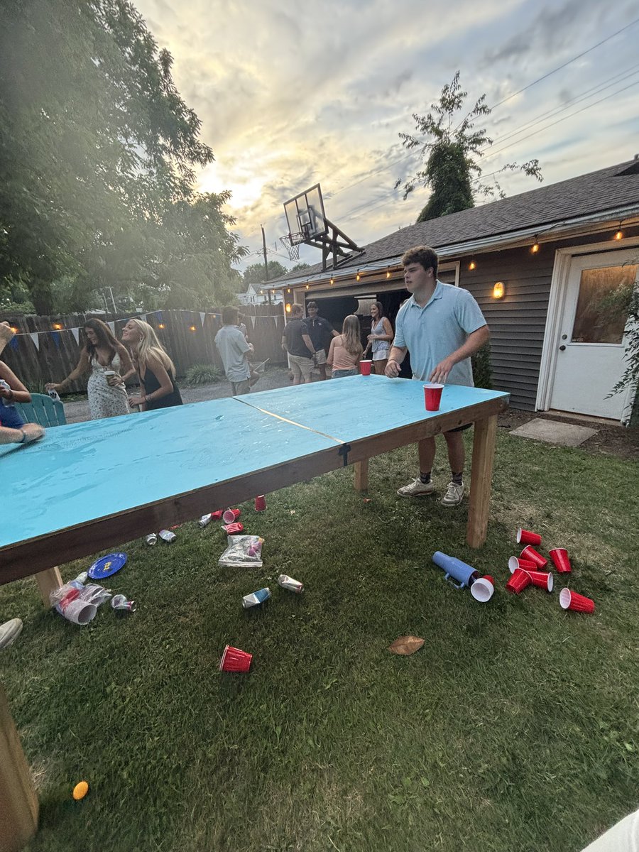 FruzzBox's tweet photo. It’s Saturday and ur at the bar? I’m at a high school grad party. Your network is your networth #notjoking https://t.co/0qqdgxv5yc