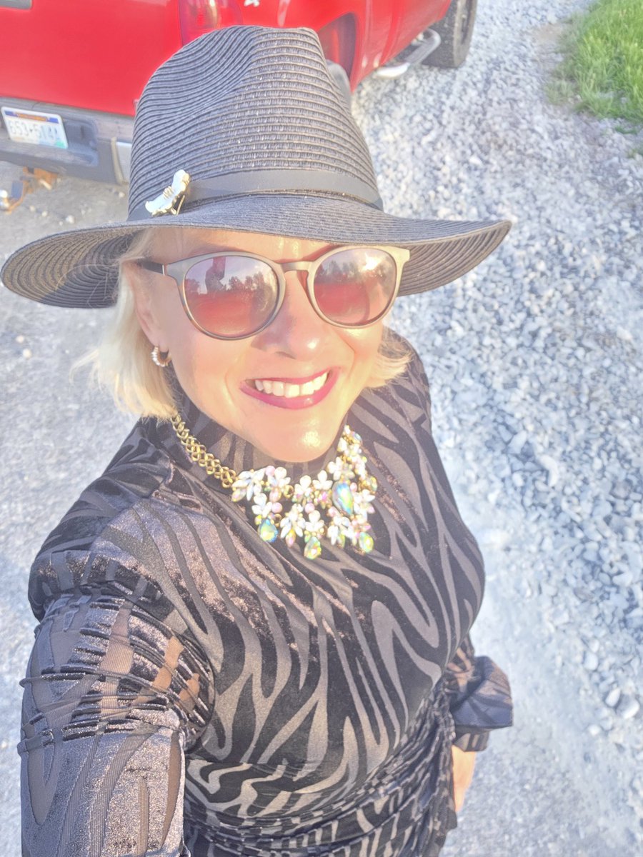 Amy Oralene Perry tweet media