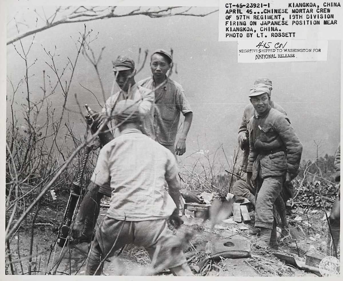 Liberal_KD's tweet photo. 1945年6月7日，湘西会战以我军大胜结束。4月初，日军妄图夺我芷江机场而发动此一最终战役，却遭到正在换装美械的我军反击，至6月7日被我军击退至出发点。此役我军付出2万将士之伤亡代价，击毙击伤日军至少1.5万以上（至多3.5万）

图为我第100军19师57团部署在江口地区之迫击炮阵地 https://t.co/FP6xyyEnu8