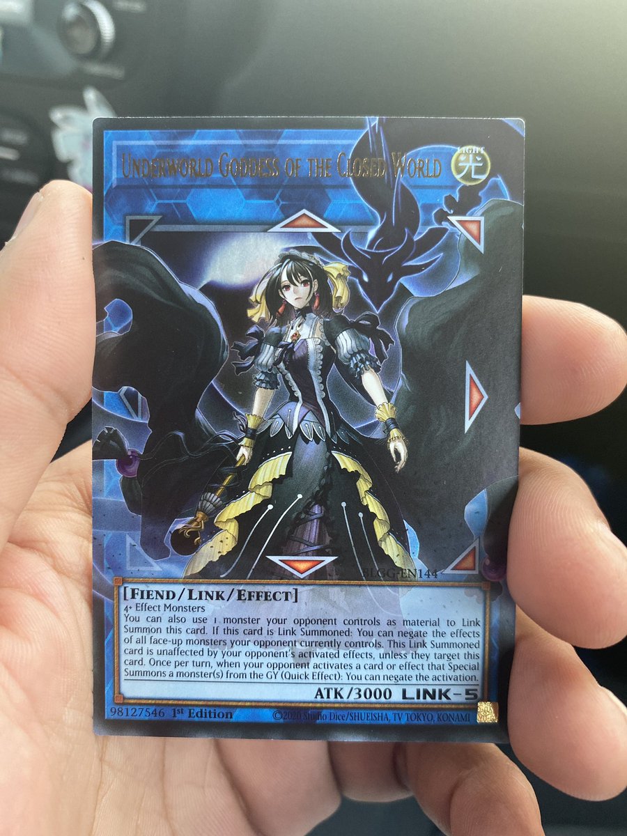 _lukasho's tweet photo. I LOVE YU GI OH LORD THIS SHIT IS IMMACULTE https://t.co/aWtq3VX81E