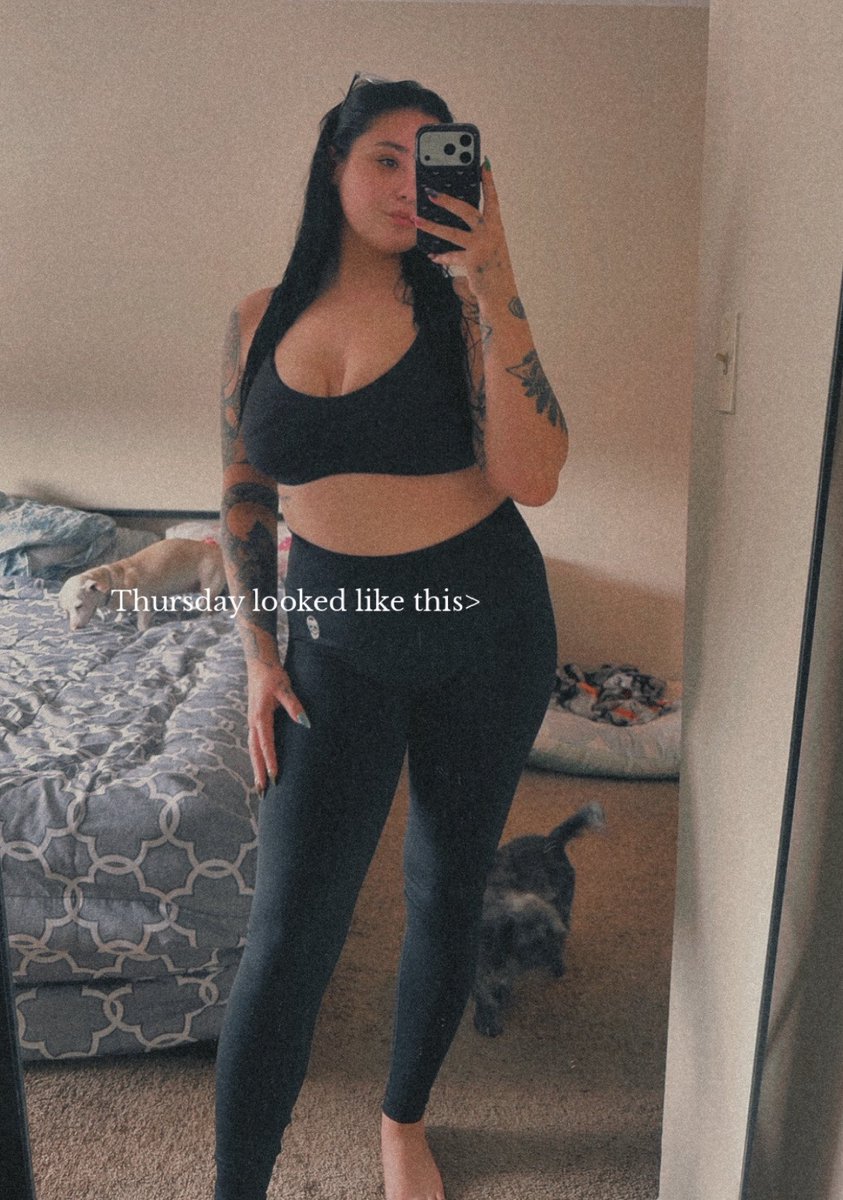 unknownm0th's tweet photo. pov i’m your internet goth gf 😇🖤✨ https://t.co/JJ66TUiXE4