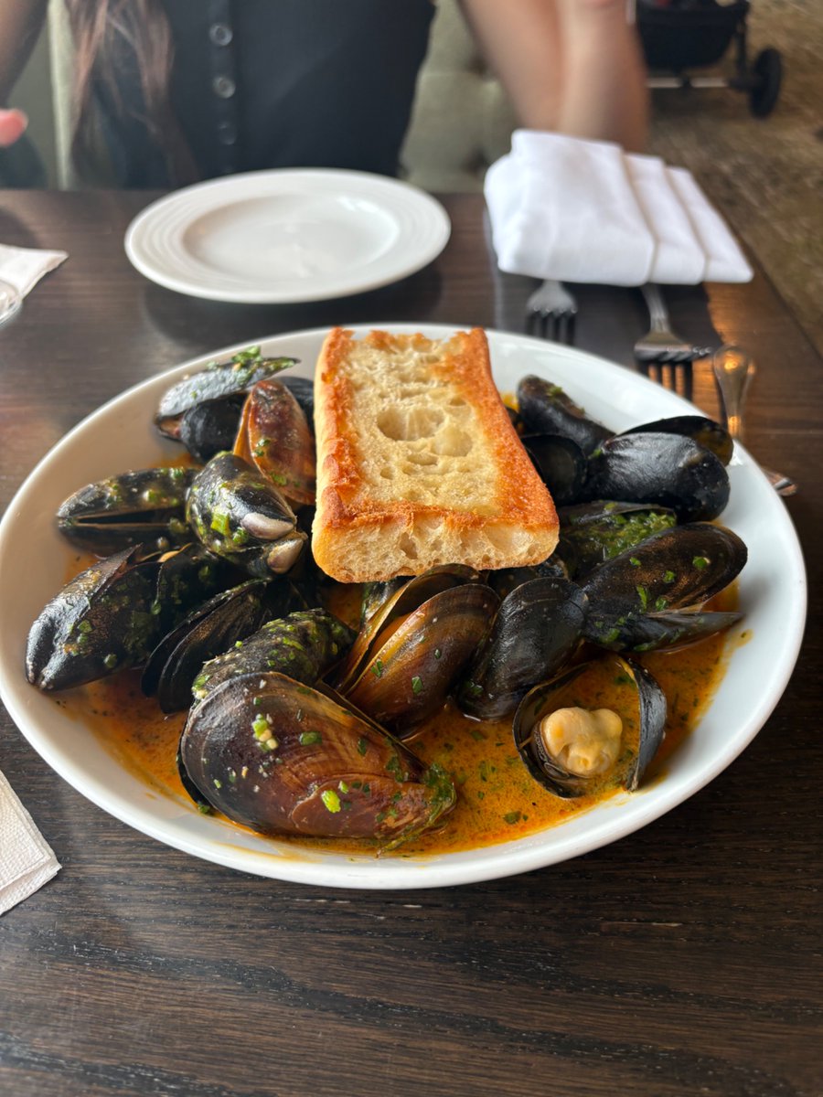 DevclemNFL's tweet photo. The Mt Washington Resort lives up to the hype. They gave my wife and I an unforgettable dinner experience! https://t.co/SeQJHyHlsq