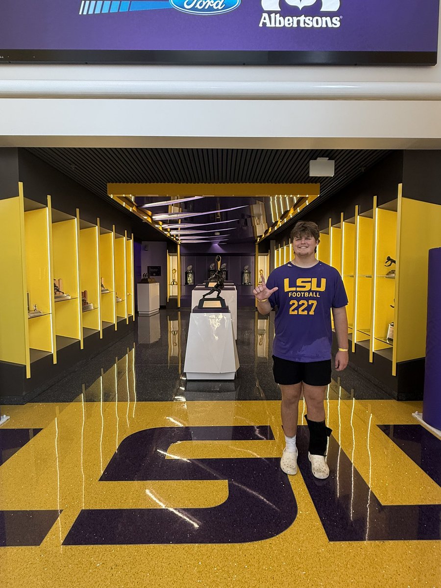 _maxxjones's tweet photo. Had a great time competing at LSU today. Also enjoyed getting to stay and visit the facilities afterwards. Thank you to @FBCoachWolf for the invitation and opportunity to come work. #GeauxTigers 💜💛 @CoachFuller_CHS @dillonfarrell @LAvsAllYall @samspiegs @ChadSimmons_ @MikeRoach247 @WeisJr_LSU @CurDogFootball