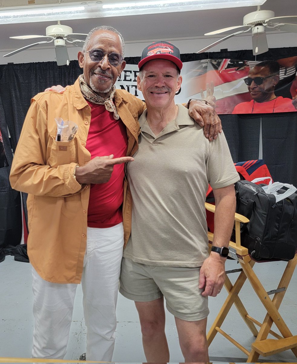 ofchappee's tweet photo. @The_SoupMan I don't know if you're still on here, but check it out. I met the OG Huggy Bear, Antonio Fargas. https://t.co/Uz7B7HOAPt