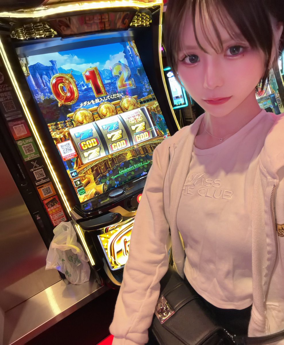 ONEACE_YUPPE's tweet photo. GOD座れましたー！
たくさん台数ある店舗さんだと抽選負けてもチャンスあるので嬉しい😭

朝はヴヴヴ、ヴヴヴ2（103台）が特に人気💭詳しくはリプ欄へ⬇️

万枚目指して✊
本日もよろしくお願いします🫶
〝キング観光サウザンド栄若宮大通店〟
PR https://t.co/zbOv7fq3VX
