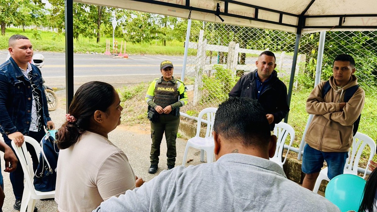 laVozdelSS's tweet photo. 🚔 La Seccional de Tránsito y Transporte Córdoba adelanta actividades de prevención y sensibilización durante el puente festivo, invitando a todos los actores viales a conducir con responsabilidad, respetar las normas y evitar la siniestralidad vial.
#NoMásExcusasEnLaVía https://t.co/SnEttrxxGH