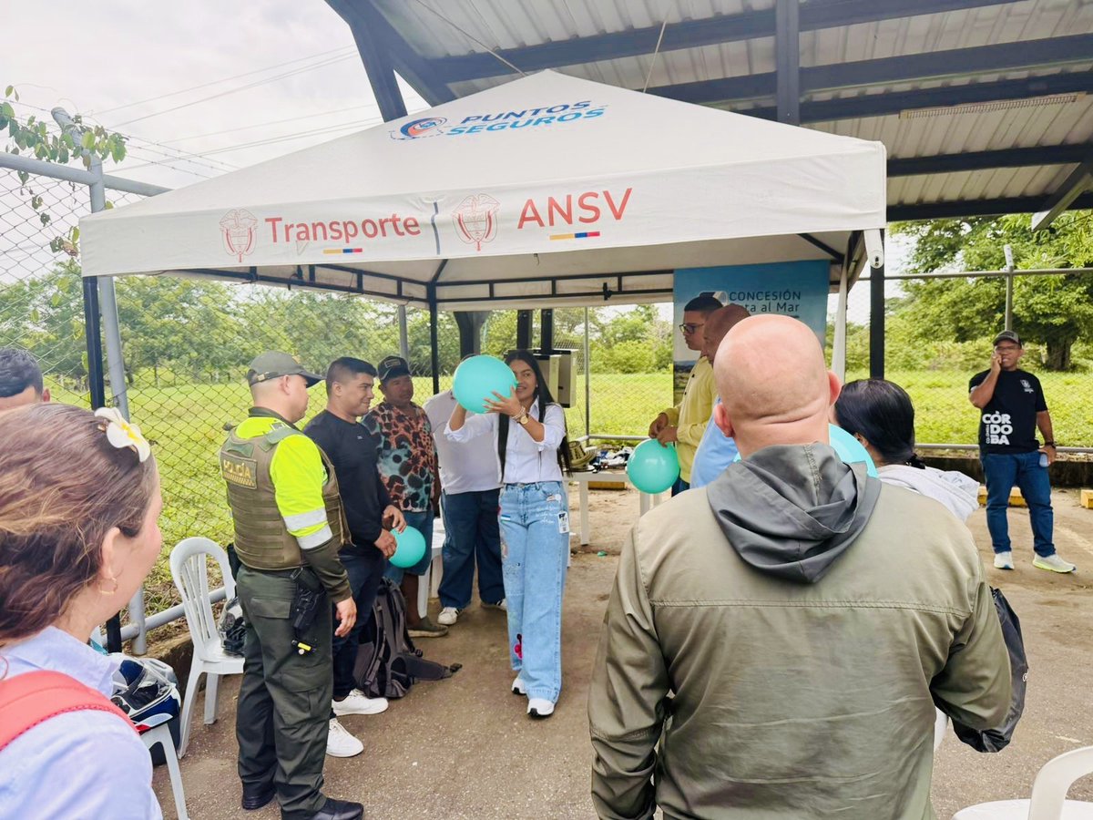 laVozdelSS's tweet photo. 🚔 La Seccional de Tránsito y Transporte Córdoba adelanta actividades de prevención y sensibilización durante el puente festivo, invitando a todos los actores viales a conducir con responsabilidad, respetar las normas y evitar la siniestralidad vial.
#NoMásExcusasEnLaVía https://t.co/SnEttrxxGH