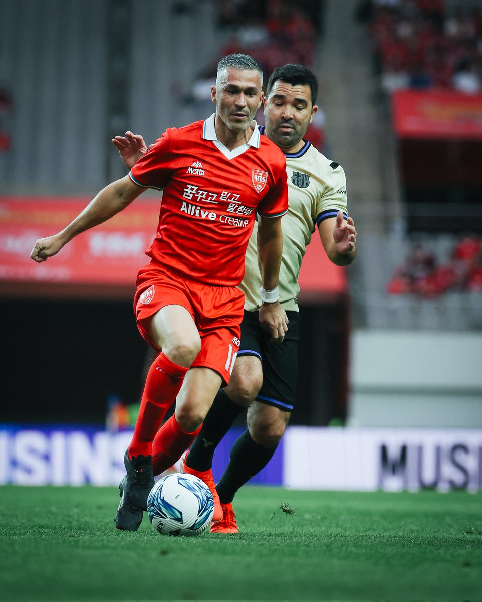 luchogarcia14's tweet photo. Thank you, Seoul, for the incredible welcome, the amazing atmosphere, and all your support. It was great to be back on the pitch with former teammates, facing my beloved Barcelona… what a clash! See you again soon. https://t.co/r0VqwAe21E