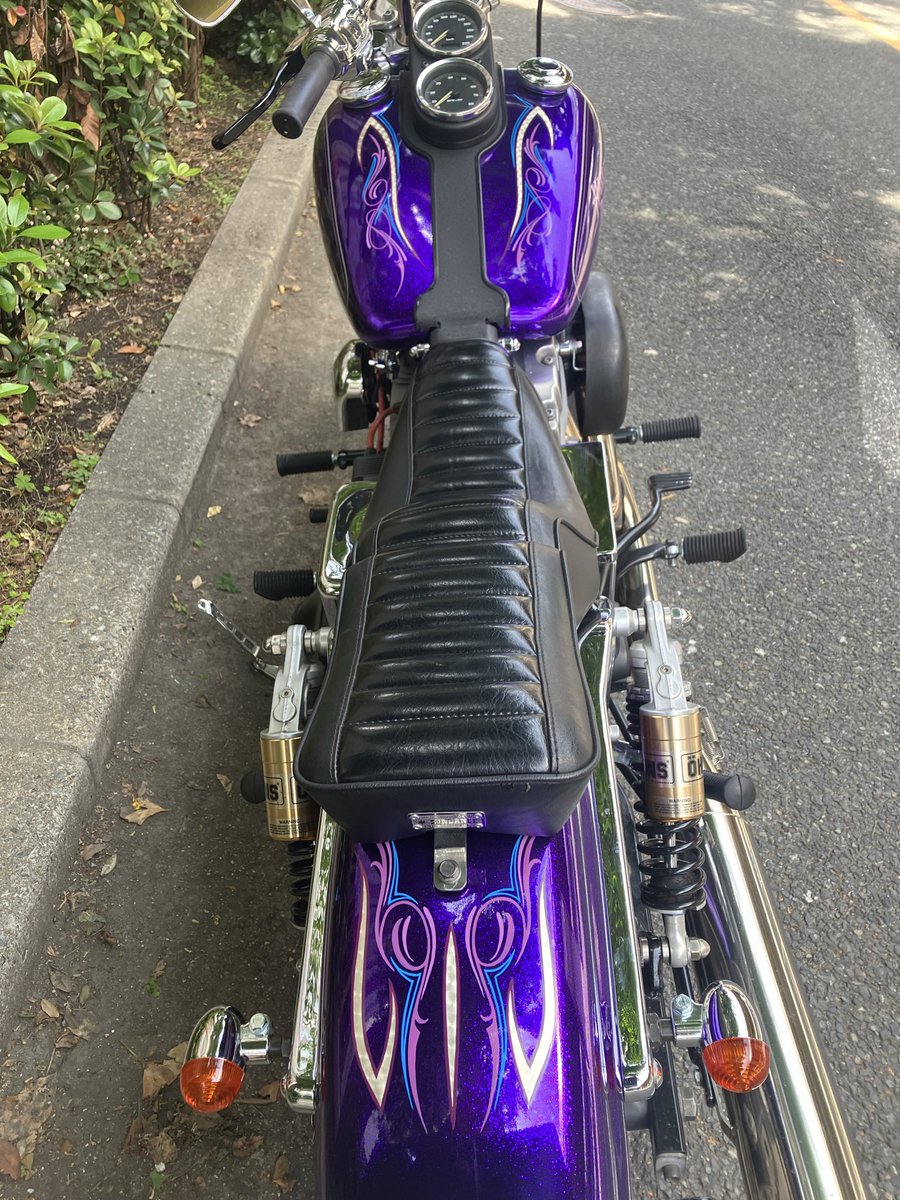 notch_style's tweet photo. うむ、どうやらMNGしていないな！？

EVO•Twin cam問わずガス検前のダイナで好みにハマる出物を数年探しておりました。

2000年式ダイナ・スーパーグライド
tc88規制前！

wild man石井さんのペイント・ピンストライプは即決やろがいっ！笑

ブーツィー•コリンズのベースっぽくてトテモヨイデ〜ス♪ https://t.co/x9uv74vbhn