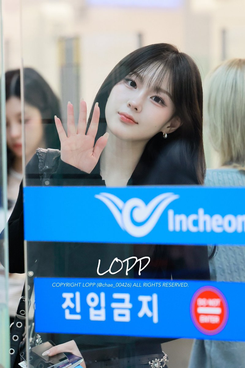 itgrlhyun's tweet photo. chaehyun is giving daughter born in old money so hard here… need her bad https://t.co/nn9csi70Xh