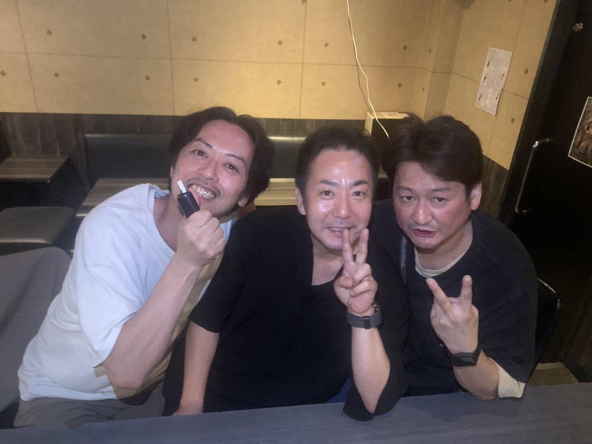 SOTOGUMI's tweet photo. ＼㊗️千穐楽／

ありがたい事に満席です👏
この座組で届ける最後の90分⏳✨

予測不能な展開に、今日はどんな化学反応が生まれるのか…⚡

全力疾走で駆け抜ける群像劇🔥
お見逃しなく🙆

座長ッ‼️
ラスト公演、いってらっしゃいませ😆

#三上潤
#外組
#ineasymotion
#カタルシス
#シアタートップス https://t.co/FRqSxmwojO