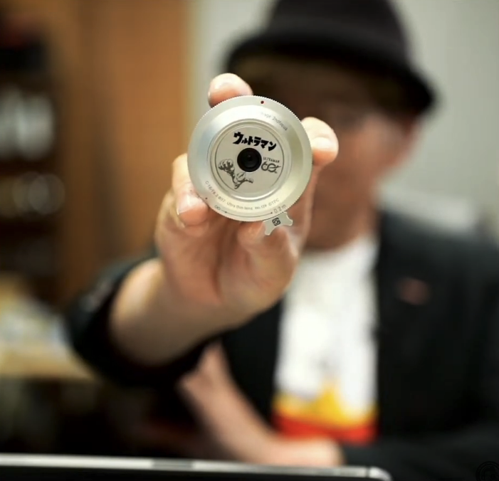 alphahobbyclub's tweet photo. 昨夜のライブで大盛況！
SG-image 18mm F6.3 60th ULTRAMAN-Limited Edition-
新写真体験レンズ！質問の Eマウント版にレンズフードつけての周辺減光は無しと変わりません！エモい写真が撮れますよ。今ならクーポンあります！動画をcheck
https://t.co/DZ4GBOYCIu

#SGimage #アルファホビー部 https://t.co/d3mWoA4Kwa