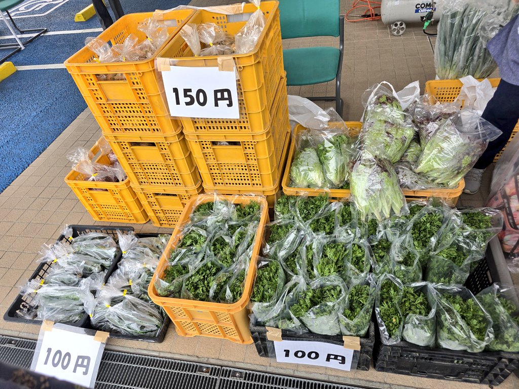 BellJapan's tweet photo. 埼玉県某所にて本日は
めだかすくいと金魚や
イモリやベンケイガニ
ヤドカリなど色々販売しております🐟
ベタは居ないんですけれども💦

めだかは良いmixを掬いに使ってますよ(・∀・*)

お野菜等の販売も100円からあります(^-^)v

#めだか
#金魚

https://t.co/e4Q2tSlyhe https://t.co/DNEskv5C5W