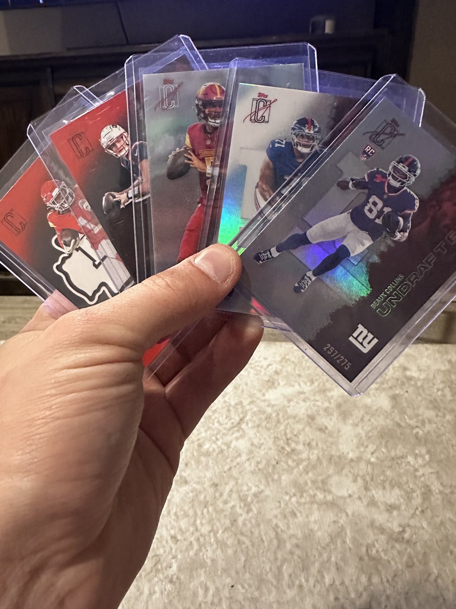 GeoPowelll's tweet photo. Yo @CardPurchaser I bought my first signature mega today. How’d I do? And why are all the best cards the Eagles rivals?  Go birds 🦅
(Purchased in South Jersey) https://t.co/38r1ac6ToJ