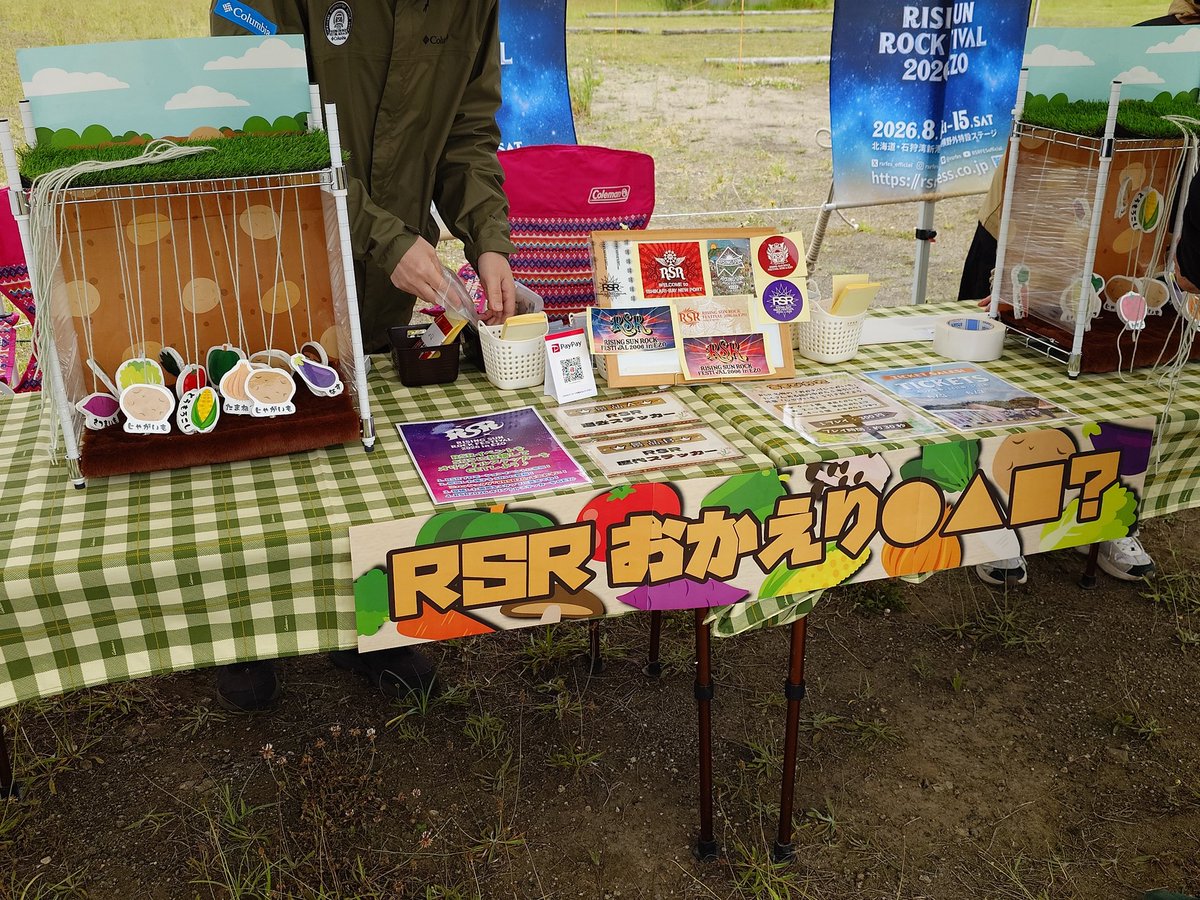 Kottatta3735's tweet photo. 今年の缶バッジは3種類
最初の20回がかなり偏ったので追加でもう20回回したら金14、青14、銀12とかなり綺麗に収束w
野菜引っ張るやつは過去ステッカーが色々ですよー
#RSR26 https://t.co/iMFK1n8Pl7