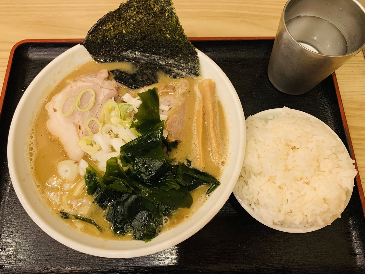 ik_chan's tweet photo. 自家製麺大輝
朝ラーメン（味噌変更）（麺やわめ）
カリスマ製麺師のおすすめである極太手揉み麺のやわめを初めてリクエストしてみた。まず抜群の美味さで満足しているので批判でも文句でもないが、まだ芯がある。もっと茹でたらどうなるんだ？この麺のポテンシャルは相当高いが故に期待も込めて記録。 https://t.co/6YDZxmQNQh